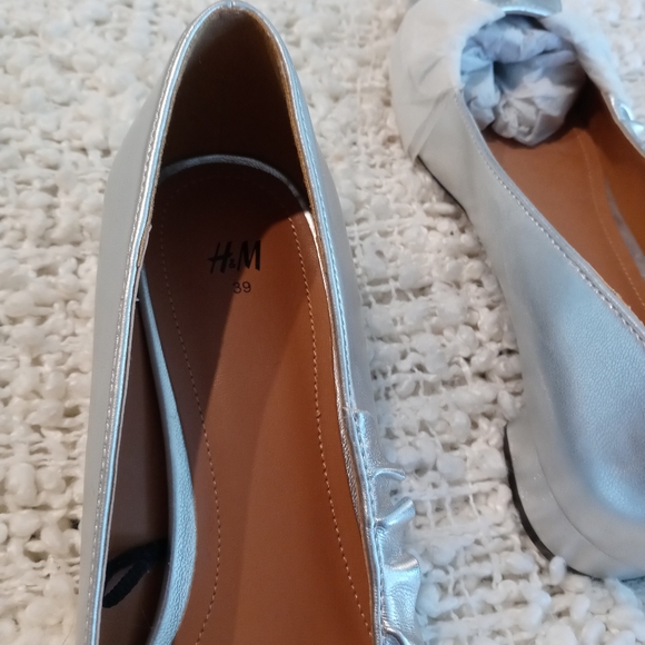 H&M SILVER PUMPS, 39 - Picture 2 of 5